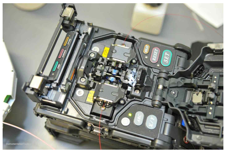 دستگاه اتصال و جوش فیوژن